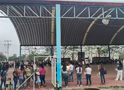 Dan recursos de la Escuela es Nuestra