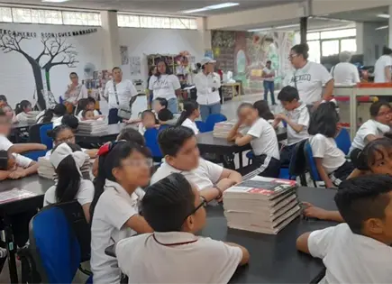 Estudiantes conocen Sala Braille en biblioteca municipal