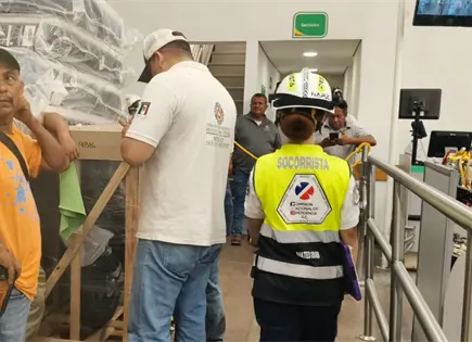 Hallan sin vida a cliente en sanitarios de Aurrera