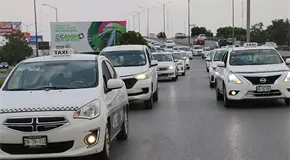 Taxistas desquician tr&aacute;fico de la r&uacute;a &acute;57