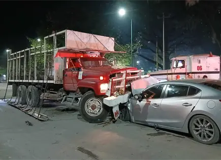 Fotos | Ebrio impacta de frente a cami&oacute;n ca&ntilde;ero