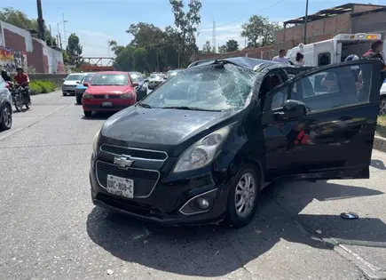 Camioneta de valores, involucrada en choque sobre R&iacute;o Santiago