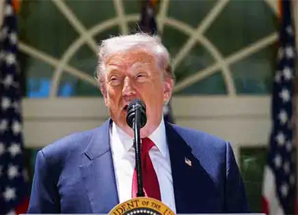 Trump confirma que suspender&aacute; el impuesto federal a la gasolina