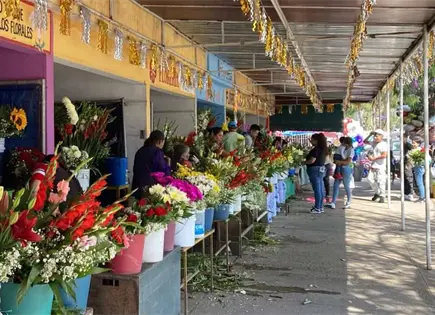 Inician visitas a panteones por D&iacute;a de las Madres; hay operativos viales