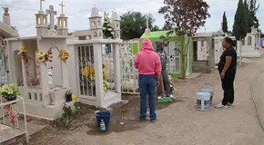 Cementerio de V. de Pozos recibe visitas