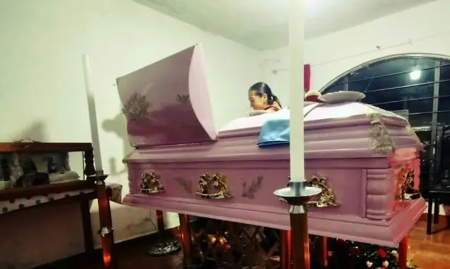 Familia y amigos despiden a Fanny en Mexicaltzingo