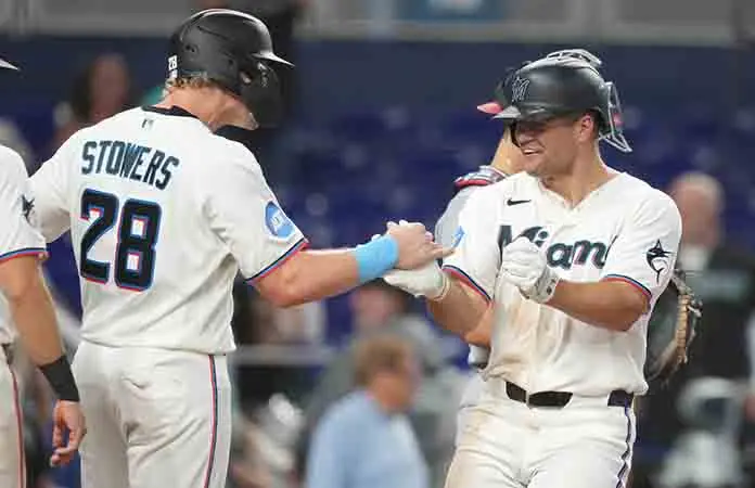 Marlins remontan y vencen a los Nats