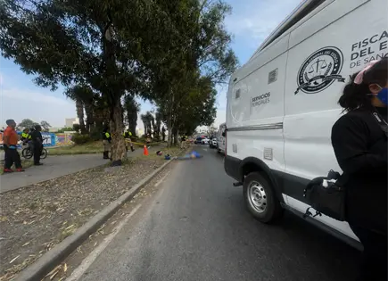 Muere motociclista tras caer del Distribuidor Ju&aacute;rez
