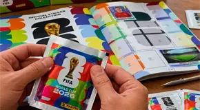 Nuevo ritual de uni&oacute;n: cambiar estampitas