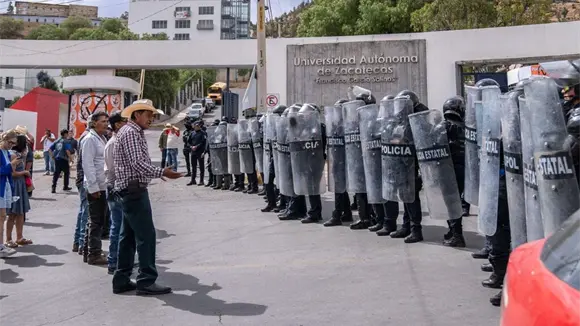 Polic&iacute;as disuelven manifestaci&oacute;n de productores de frijol en Zacatecas