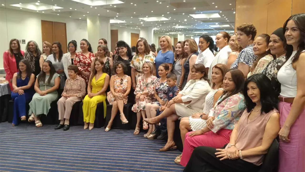 Desayuno networking del comité mujer inmobiliaria AMPI SLP