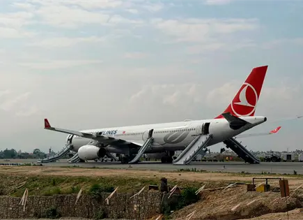 Avi&oacute;n de Turkish Airlines sufre incendio en aeropuerto de Nepal
