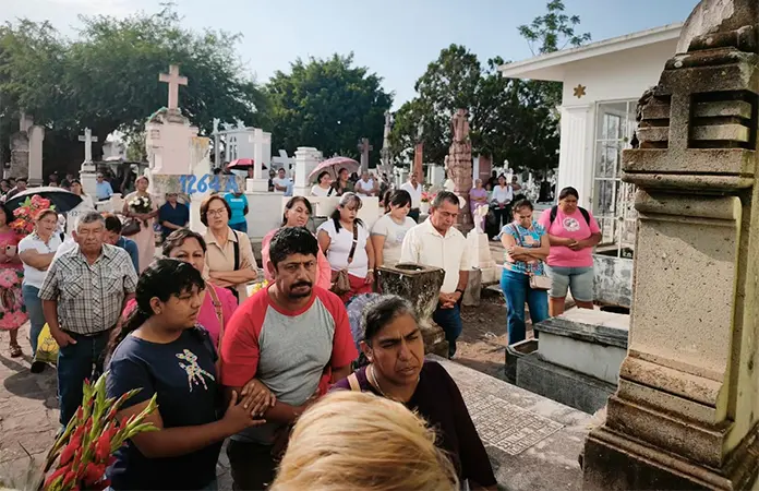 Celebran misa en panteón municipal