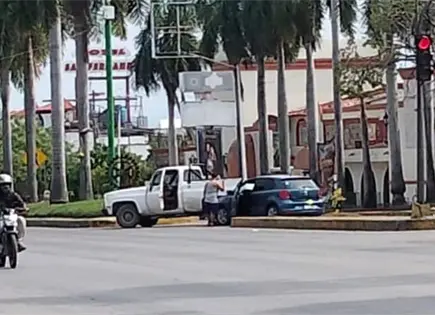 Chocan auto y camioneta