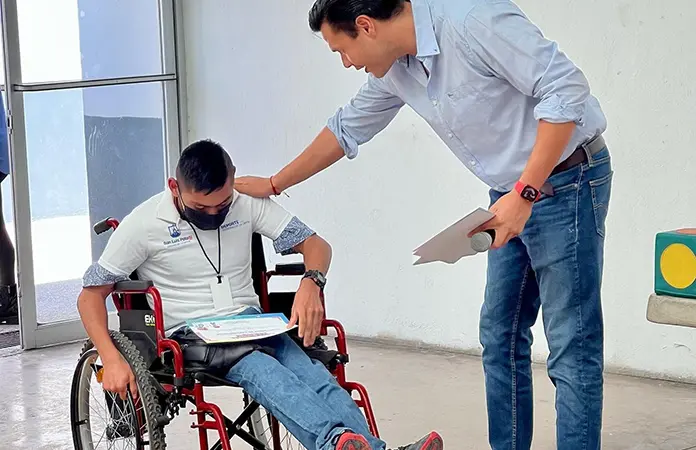 Reciben atletas becas ´Voy Por San Luis 2026´