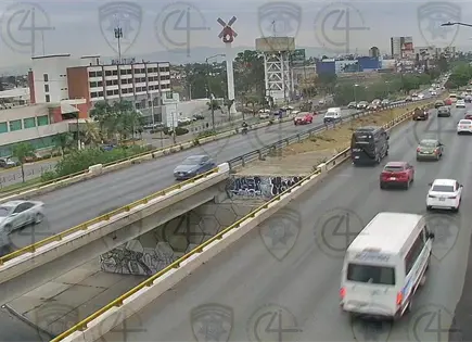 Reportan piso mojado y carga vehicular constante en SLP