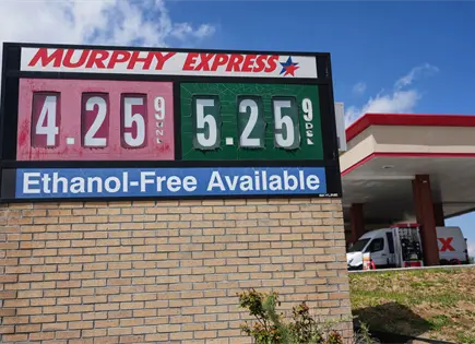 Trump anuncia medidas para suspender impuesto federal a la gasolina Trump anuncia medidas para suspender impuesto federal a la gasolina