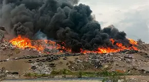 Arde el relleno sanitario de Chantol