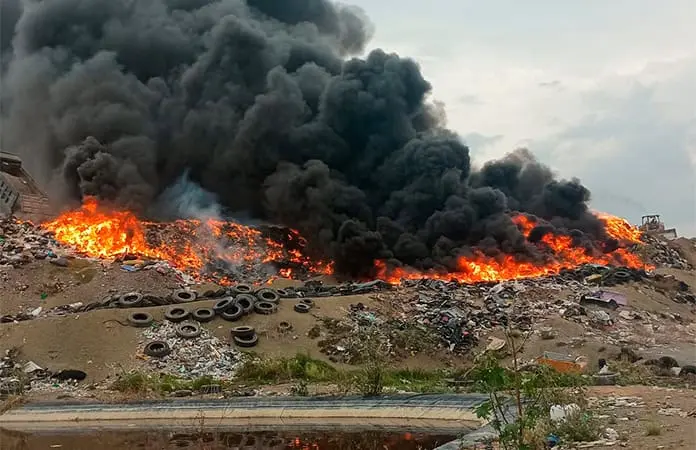 Arde el relleno sanitario de Chantol