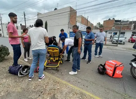 Bache provoca accidente de motociclista en avenida Colorines