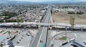 Persiste carga vehicular por nuevo puente elevado