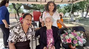 Premian a la mam&aacute; m&aacute;s longeva de la ciudad