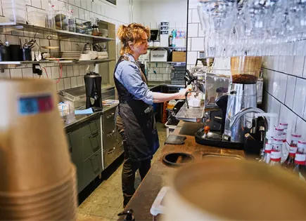 Una IA toma el mando de una cafeter&iacute;a en Estocolmo y lucha por ser rentable