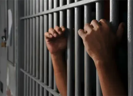 Vinculan por homicidio a dos hombres tras infarto de presidente de Cruz Roja