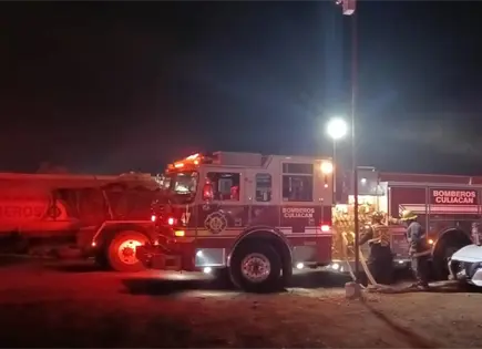 Incendio consume 42 veh&iacute;culos asegurados en Culiac&aacute;n