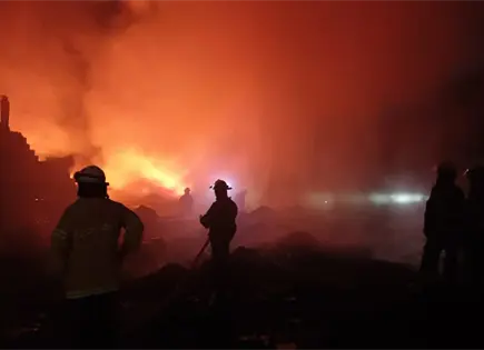 Incendio en recicladora de Villa de Pozos moviliza a cuerpos de emergencia