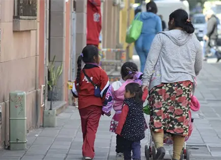 "Maternar mientras se sostiene la propia vida"