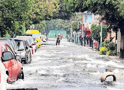 Explota tubería de agua y causa una megafuga Explota tubería de agua y causa una megafuga