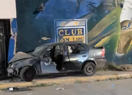 Una persona prensada en choque sobre bulevar Espa&ntilde;ita