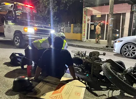 Motociclista queda lesionado tras choque en avenida Salazar