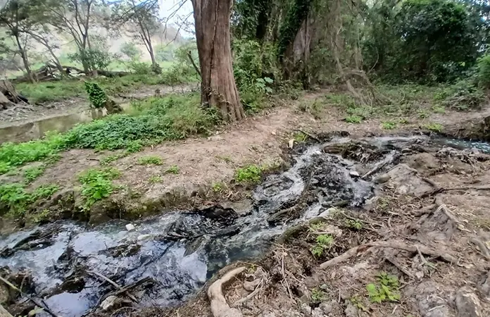 Otra descarga de aguas negras al Valles