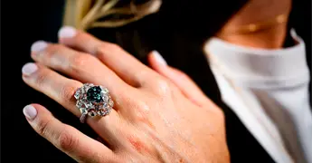 Subastan el diamante azul verdoso Ocean Dream por m&aacute;s de 17 millones de d&oacute;lares en Ginebra