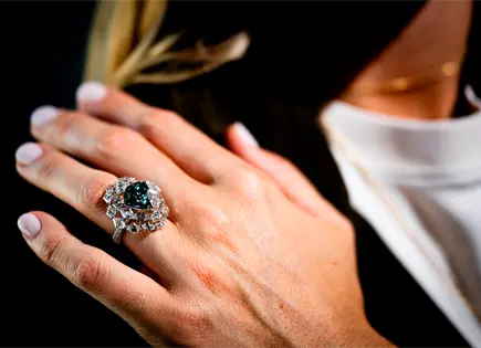 Subastan el diamante azul verdoso Ocean Dream por más de 17 millones de dólares en Ginebra Subastan el diamante azul verdoso Ocean Dream por más de 17 millones de dólares en Ginebra