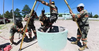 Buzos militares narran rescate a ciegas en mina de Sinaloa