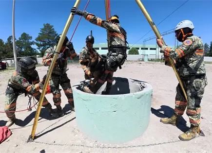 Buzos militares narran rescate a ciegas en mina de Sinaloa