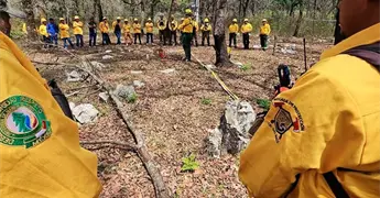 Capacitan personal para combatir los incendios forestales