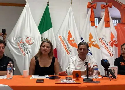 Cuestiona MC promoci&oacute;n personal de Gallardo y Ruth con M&ouml;tley Cr&uuml;e