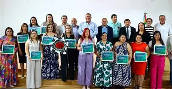 Entregan el premio municipal del maestro