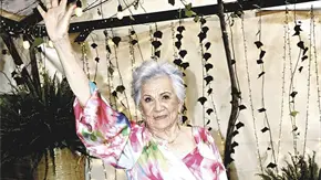 M&Oacute;NICA &iexcl;FELICES 90!