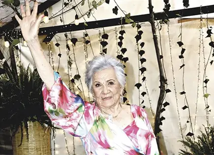 M&Oacute;NICA &iexcl;FELICES 90!