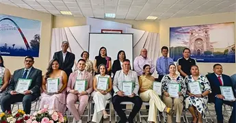Galardonan a maestros, por vocaci&oacute;n y servicio