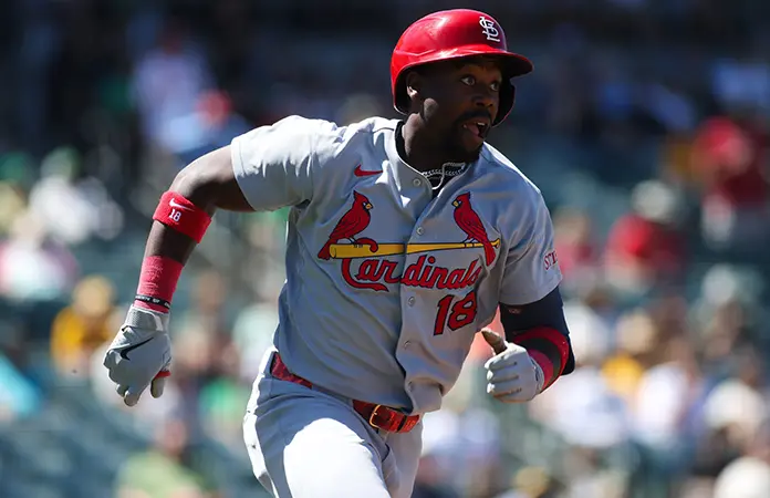 Ganan Cardenales ante los Atléticos