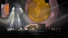 J Balvin dedica concierto a migrantes y a Milk Man