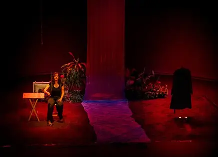 SAYURI NAVARRO LLEVA A ESCENA CANTARES