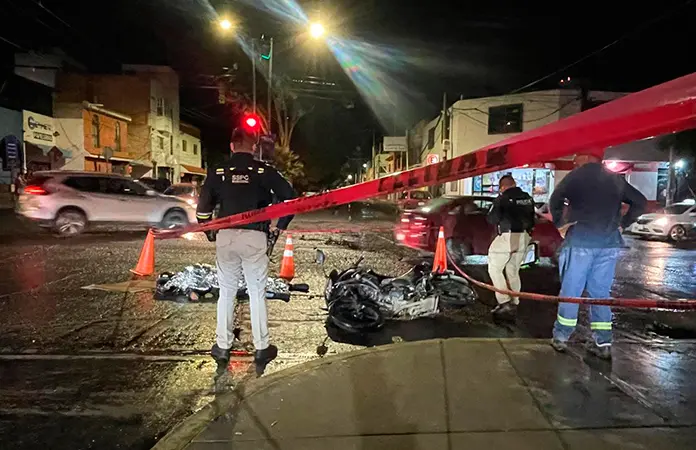 Camionero arrolla y da muerte a motociclista afuera de Morales