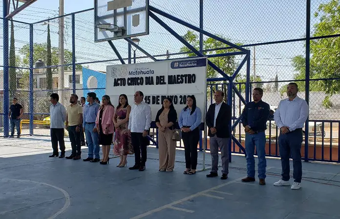 Conmemoran autoridades día del maestro